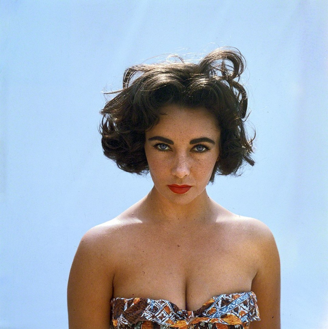 elizabeth taylor purple eyes